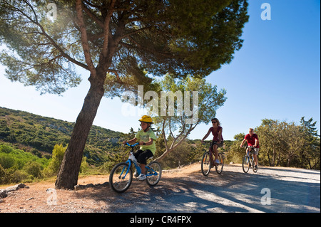 La France, l'Hérault, Gigean, Massif de la Gardiole, Vtt randonnée familiale Banque D'Images