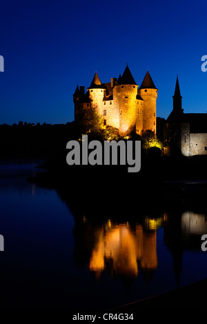 Château de Val, mise en eau barrage hydroélectrique de Bort les orgues, vallée de la Dordogne, Corrèze, Limousin, France, Europe Banque D'Images