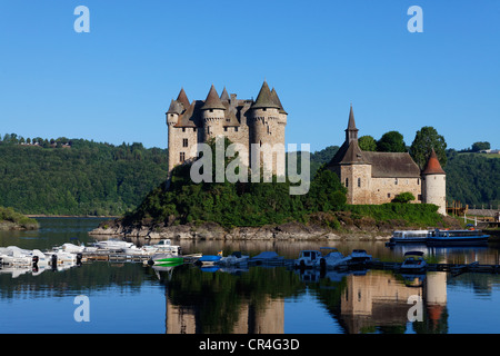 Château de Val, mise en eau barrage hydroélectrique de Bort les orgues, vallée de la Dordogne, Corrèze, Limousin, France, Europe Banque D'Images