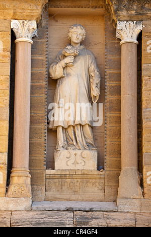 France, Rhône, les Monts d'Or, Couzon au Mont d'Or, l'église, statue Banque D'Images