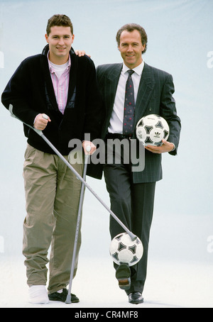 Beckenbauer, Franz, * 11.9.1945, joueur de football allemand, entraîneur et Manager, pleine longueur, avec son fils, Munich, 1988, Banque D'Images