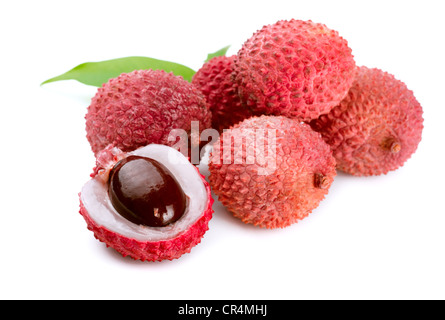 Litchis frais (Litchi chinensis) isolated on white Banque D'Images