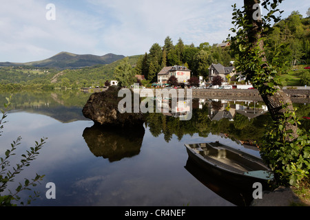 Lac Chambon, Sancy à l'arrière, le Parc Naturel Régional des Volcans d'Auvergne, Parc des Volcans d'Auvergne, Puy de Dome Banque D'Images