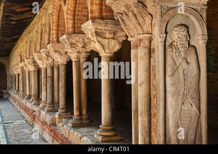 La France, Tarn et Garonne, Moissac, un arrêt sur el Camino de Santiago, le cloître de l'abbaye bénédictine Saint Pierre de la 11ème-17ème Banque D'Images