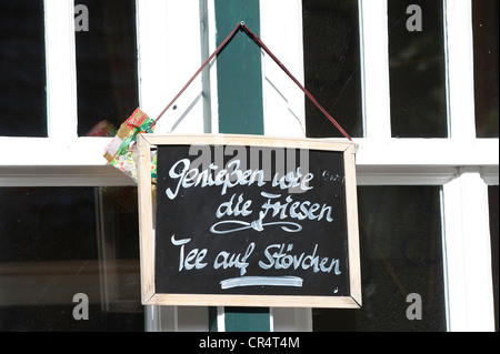 Tableau noir, 'Geniessen wie die Friesen', 'allemand pour apprécier la façon dont les Frisons n' écrit dessus, Spiekeroog, Frise Orientale Banque D'Images