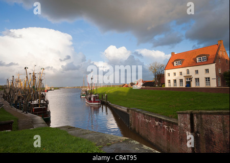 Construction Amtmannhaus Sielhafen et port, Greetsiel, Frise orientale, Basse-Saxe, Allemagne, Europe Banque D'Images