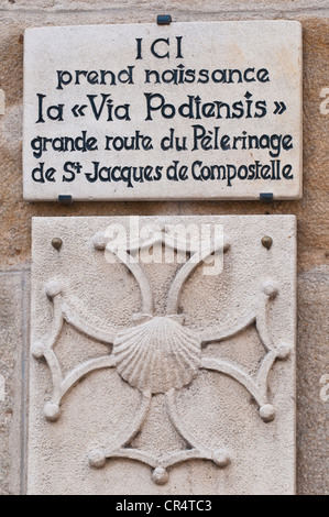 La France, la Haute Loire, Le Puy en Velay, un arrêt sur el Camino de Santiago, Place du plot, la plaque indiquant la ville de départ de la Via Banque D'Images