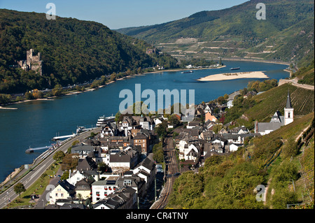 Burg Rheinstein château sur le Rhin avec Assmannshausen, Rheingau, district Rhin, Hesse, Germany, Europe Banque D'Images