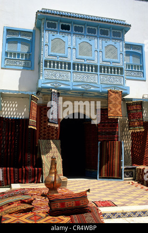 Tunisie, Kairouan, ville sainte, patrimoine mondial de l'UNESCO, de tapis dans la medina Banque D'Images