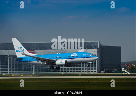 Avion de KLM, d'atterrissage, l'aéroport Franz-Josef-Strauss de Munich, Bavaria, Germany, Europe Banque D'Images