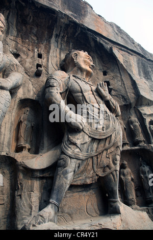 C'est une photo d'une statue créée dans la roche d'une vallée en Chine : Grottes de Longmen. Les Grottes de Longmen sont dans la province de Henan Banque D'Images