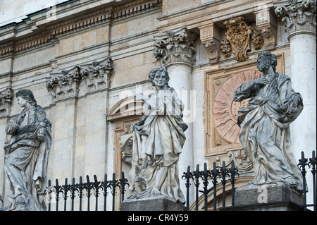 Saints des Derniers Jours en face de l'église Saint Pierre et Paul, Cracovie, Pologne, Europe, Malopolska, PublicGround Banque D'Images