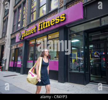 Une succursale de la chaîne Planet Fitness de gymnases dans le quartier de Chelsea à New York Banque D'Images