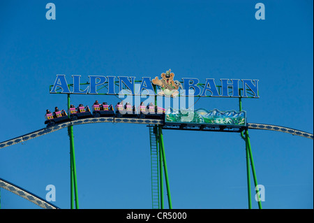 Alpenbahn roller coaster, l'Oktoberfest, la fête de la bière de Munich, Munich, Bavaria, Germany, Europe Banque D'Images