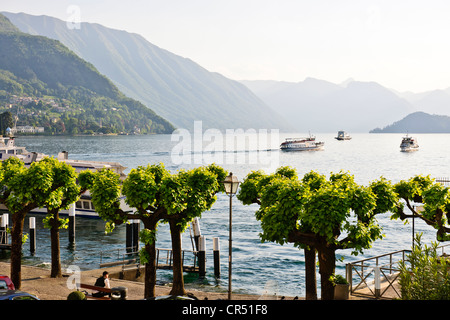 Tremezzo en face de Bellagio, en Ferry,Villas,Jardins,Destination populaire en été, le lac de Côme, les lacs italiens, Italie Banque D'Images