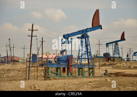 Champ de pétrole de Bakou sur la péninsule Abseron sur la mer Caspienne, à Bakou, Azerbaïdjan, Caucase, Moyen-Orient, Asie Banque D'Images