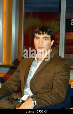 Klitschko, Wladimir, * 25.3.1976, athlète ukrainien (boxeur), demi-longueur, invité dans la télécast allemande « Johannes B. Kerner », Hambourg, Allemagne, mars 2003, Banque D'Images
