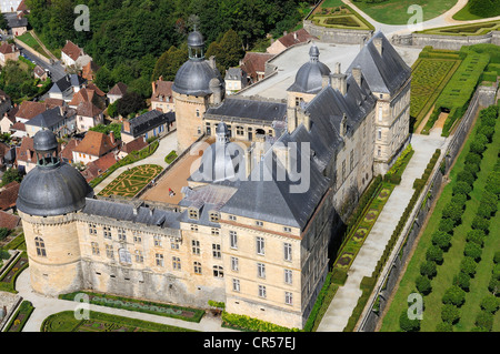 France, dordogne, Périgord Noir, Hautefort, le Château (vue aérienne) Banque D'Images