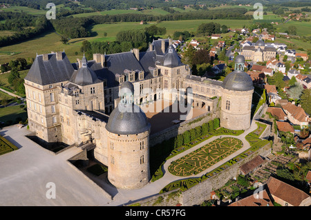 France, dordogne, Périgord Noir, Hautefort, le Château (vue aérienne) Banque D'Images