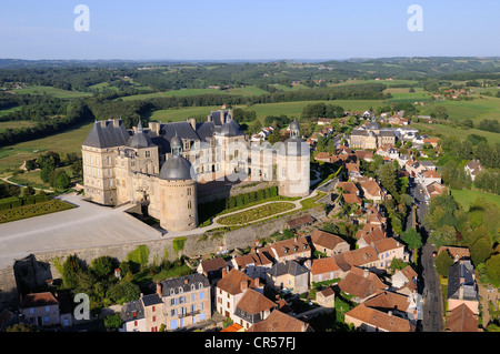 France, dordogne, Périgord Noir, Hautefort, le Château (vue aérienne) Banque D'Images