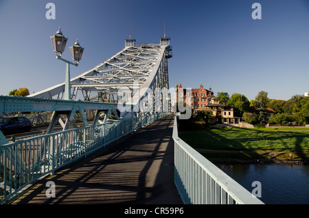 Blaues Wunder 'Historique' ou Loschwitz pont traversant la rivière de l'Elbe dans le quartier Blasewitz, Dresde, Saxe Banque D'Images