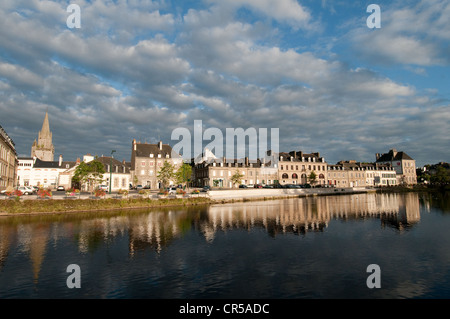 France, Morbihan, Pontivy, vue sur la ville et sur la rivière Blavet Banque D'Images