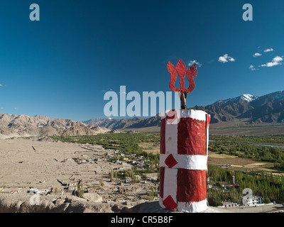 Vue vers le sud sur la vallée de l'Indus depuis le toit de Tikse Gompa, Thiksey, Jammu-et-Cachemire, l'Inde, l'Asie Banque D'Images