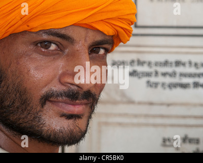 Dévot Sikh de New Delhi, visite du Golden Temple, Amritsar, Punjab, en Inde, en Asie Banque D'Images