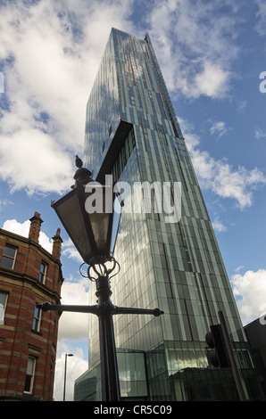 Regardant les 47 étages Beetham Tower un gratte-ciel moderne vue sur la construction de l'hôtel Hilton Manchester Deansgate Banque D'Images