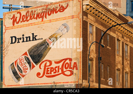 Canada, Province du Manitoba, Winnipeg, centre-ville, mur publicité pour Pepsi Cola Banque D'Images