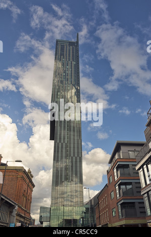 Regardant les 47 étages Beetham Tower un gratte-ciel moderne vue sur la construction de l'hôtel Hilton Manchester Deansgate Banque D'Images