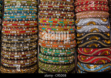 Verre Indiennes et Indiens bangles bangles, ont une signification mythique, Kolkata, Bengale occidental, Inde, Asie Banque D'Images