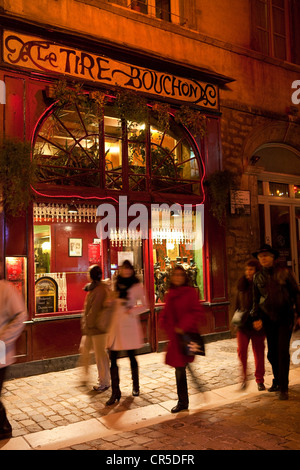 France, Rhône, Lyon, site historique classé au Patrimoine Mondial de l'UNESCO, le quartier St Jean, Restaurant Le Tire Bouchon, Bouchon typique Banque D'Images