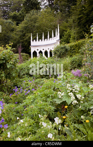 Painswick Rococo Garden Folly Exedra et plantation, Cotswolds, Gloucestershire, Angleterre, Royaume-Uni Banque D'Images