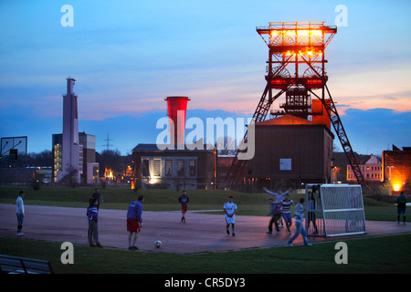 Ancien puits de mine de charbon Zeche Consolidation, aujourd'hui, un parc avec des aires culturelles, le théâtre, les petits bureaux d'affaires, sport park. Banque D'Images