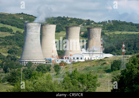 Italie, Toscane, Val di Cecina, géothermique de Larderello dans les collines Banque D'Images