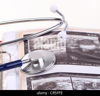 Blue stethoscope healthcare, instrument, isolé sur blanc, de dossier, Binder Banque D'Images