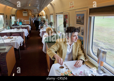 Canada, Nouveau-Brunswick, Acadie, Moncton Montréal Via Rail Train, petit-déjeuner dans la voiture-restaurant Banque D'Images