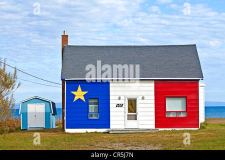 Canada, Nouveau-Brunswick, Acadie, Grande Anse, drapeau acadien peint sur une maison Banque D'Images