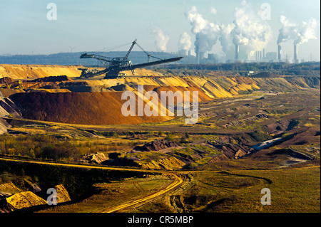 Power Plant à côté de Tagebau Garzweiler mine à ciel ouvert, Grevenbroich, Rhénanie du Nord-Westphalie, Allemagne, Europe Banque D'Images