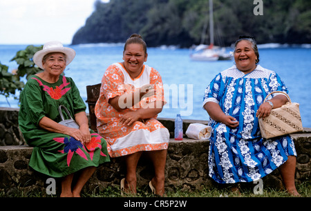 La France, l'archipel des Marquises, Polynésie Française, îles du sud, l'île de Fatu Hiva, Vahitavu, groupe de femmes Banque D'Images