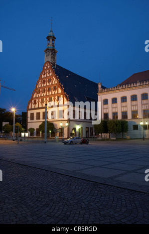 Robert-Schumann-Haus maison sur le marché, au crépuscule, Zwickau, Saxe, Allemagne, Europe Banque D'Images