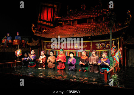 Les marionnettistes dans le Thang Long Water Puppet Theatre, Hanoi, Vietnam du Nord, Vietnam, Asie du Sud, Asie Banque D'Images