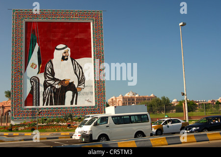 Mega poster avec le portrait de Cheikh Khalifa Zayed Al Nahyan, souverain d'Abu Dhabi et Président des Émirats Arabes Unis Banque D'Images