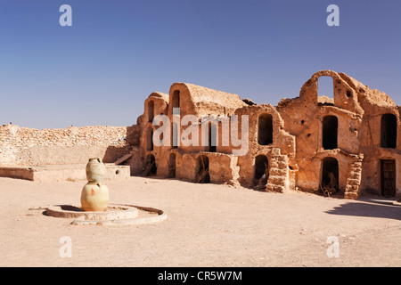 Ksar village berbère avec ghofas, de magasins, de musée en plein air dans la région de Nabeul, Tunisie, Maghreb, Afrique du Nord, Afrique Banque D'Images