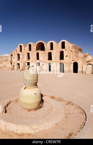 Ksar village berbère avec ghofas, de magasins, de musée en plein air dans la région de Nabeul, Tunisie, Maghreb, Afrique du Nord, Afrique Banque D'Images