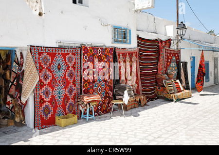 Les marchands de tapis, de marché à Houmt Souk sur l'île de Djerba, Tunisie, Maghreb, Afrique du Nord, Afrique Banque D'Images