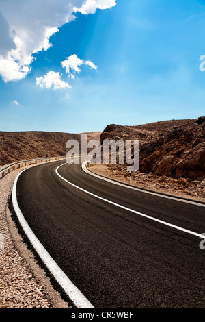 Route côtière sur l''île de Pag, Zadar, Dalmatie, Croatie, Europe Banque D'Images