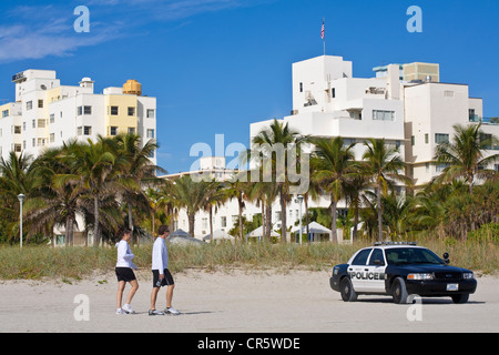 United States, Florida, Miami Beach, South Beach, voiture de police sur la plage Banque D'Images