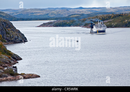 Canada, Quebec Province, Région de Duplessis, Basse Côte Nord, croisière sur le Nordik Express, le navire quittant Banque D'Images